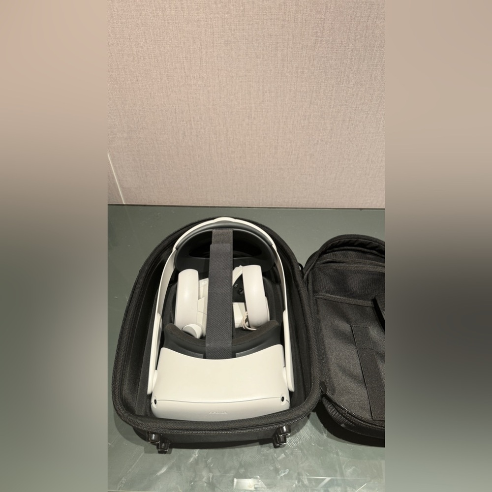 Oculus Quest 2 - Includes Elite Strap and Hard Case